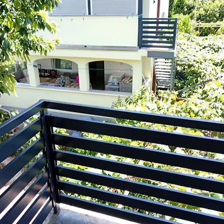 Apartman In With Balcony, Air Conditioning, Wifi, Dishwasher 4834-3 Ždrelac